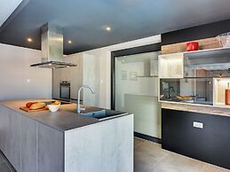 Villa in Valbandon With Swimming Pool