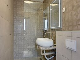 Villa in Valbandon With Swimming Pool