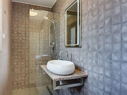 Villa in Valbandon With Swimming Pool