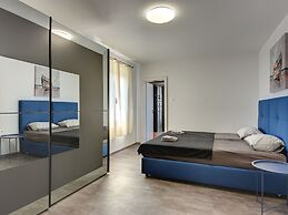 Villa in Valbandon With Swimming Pool