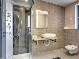 Villa in Valbandon With Swimming Pool