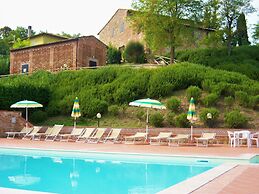 Farmhouse in Tuscany With Pool & Wine Tasting