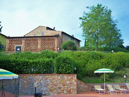 Farmhouse in Tuscany With Pool & Wine Tasting