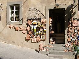 Farmhouse in Tuscany With Pool & Wine Tasting