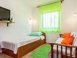 Holiday Home With Garden Located Near the Beach