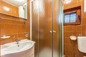 Holiday Home With Garden Located Near the Beach