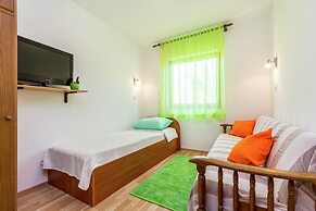 Holiday Home With Garden Located Near the Beach