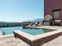 Traditional Renovated Villa Liodosifis with Heated Private Pool, Hot T