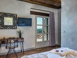 Traditional Renovated Villa Liodosifis with Heated Private Pool, Hot T