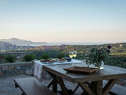 Traditional Renovated Villa Liodosifis with Heated Private Pool, Hot T