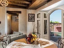 Traditional Renovated Villa Liodosifis with Heated Private Pool, Hot T