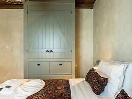 Traditional Renovated Villa Liodosifis with Heated Private Pool, Hot T