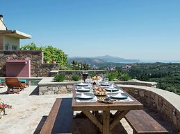 Traditional Renovated Villa Liodosifis with Heated Private Pool, Hot T