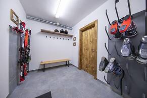 Splendid Chalet in Neukirchen near Wildkogel Ski Arena