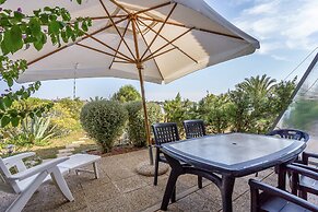 Cozy Studio Apartment Near the Sea