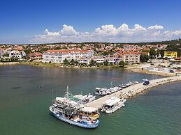 Cozy Studio Apartment Near the Sea