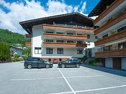 Apartment Bergblick Anna in Kaprun With Balcony