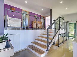 Villa with Swimming Pool, Volleyball Court & Hot Tub, near Rovinj