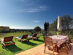 Villa with Swimming Pool, Volleyball Court & Hot Tub, near Rovinj