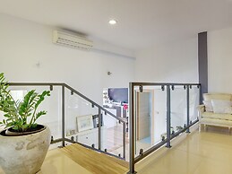 Villa with Swimming Pool, Volleyball Court & Hot Tub, near Rovinj