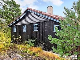 6 Person Holiday Home in Ostereidet