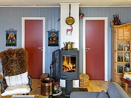 6 Person Holiday Home in Ostereidet