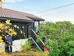 6 Person Holiday Home in Ostereidet