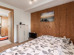Cosy Flat in Niepars With Garden