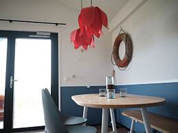 Comfortable Lodge Near sea at 500m