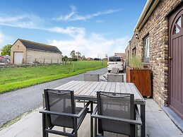 Tasteful Holiday Home in Loppem with Hot Tub