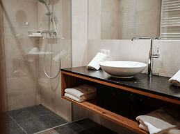 Large Apartment With Balcony & Terrace on Ski Slope