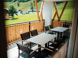 Large Apartment With Balcony & Terrace on Ski Slope