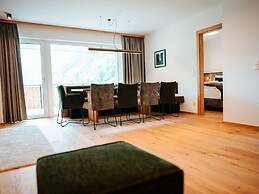 Large Apartment With Balcony & Terrace on Ski Slope