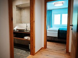 Large Apartment With Balcony & Terrace on Ski Slope