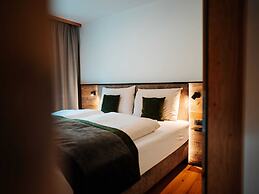 Large Apartment With Balcony & Terrace on Ski Slope