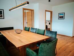 Large Apartment With Balcony & Terrace on Ski Slope