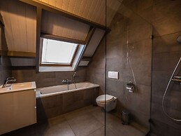 Superb Holiday Home on a Mini Campsite Near the Beach