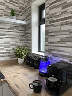 The Broadway Beach Homes Airbnb With Hot tub