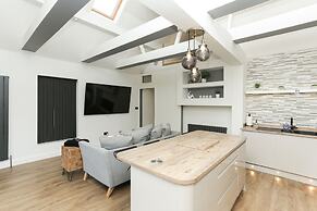 The Broadway Beach Homes Airbnb With Hot tub