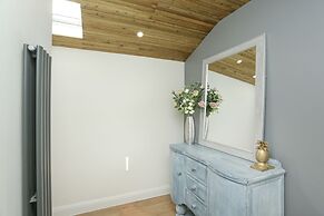 The Broadway Beach Homes Airbnb With Hot tub