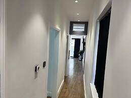 The Broadway Beach Homes Airbnb With Hot tub