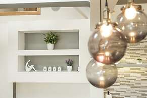 The Broadway Beach Homes Airbnb With Hot tub