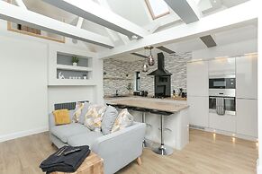 The Broadway Beach Homes Airbnb With Hot tub