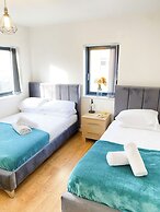 Tudors eSuites Balcony Apartment