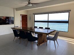 Cuxos Hotel Beachfront