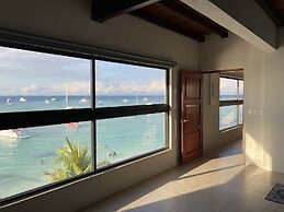 Cuxos Hotel Beachfront