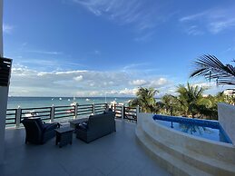 Cuxos Hotel Beachfront