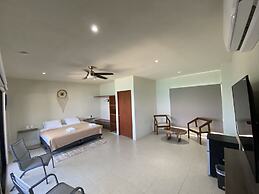 Cuxos Hotel Beachfront