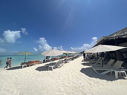 Cuxos Hotel Beachfront