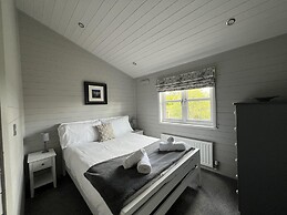 Holly Blue - Cosy Wooden Lodge, Kippford